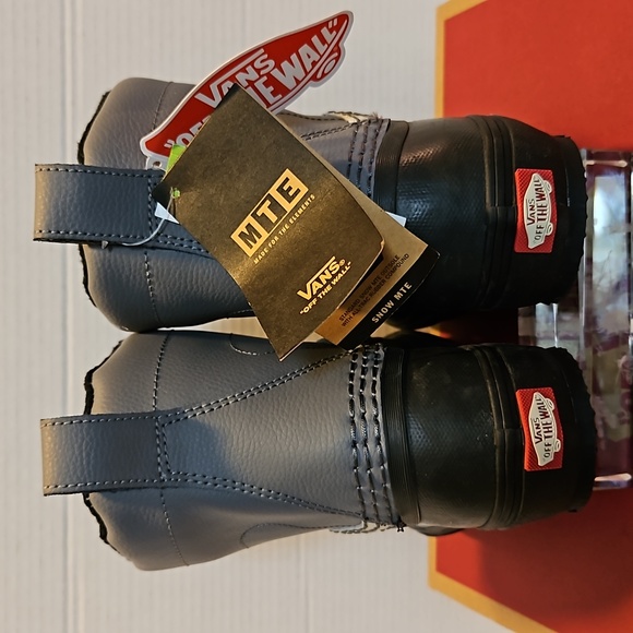 (NWT) MID SNOW MTE VANS BOOTS - Picture 7 of 11